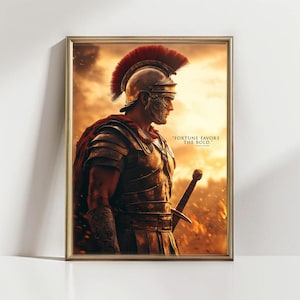 Puede incluir: Impresión enmarcada de un soldado romano con armadura completa, incluyendo un casco con cresta roja y una capa roja. El soldado sostiene una espada, y el fondo es un cielo dorado y ardiente. El texto "FORTUNE FAVORS THE BOLD" es visible.