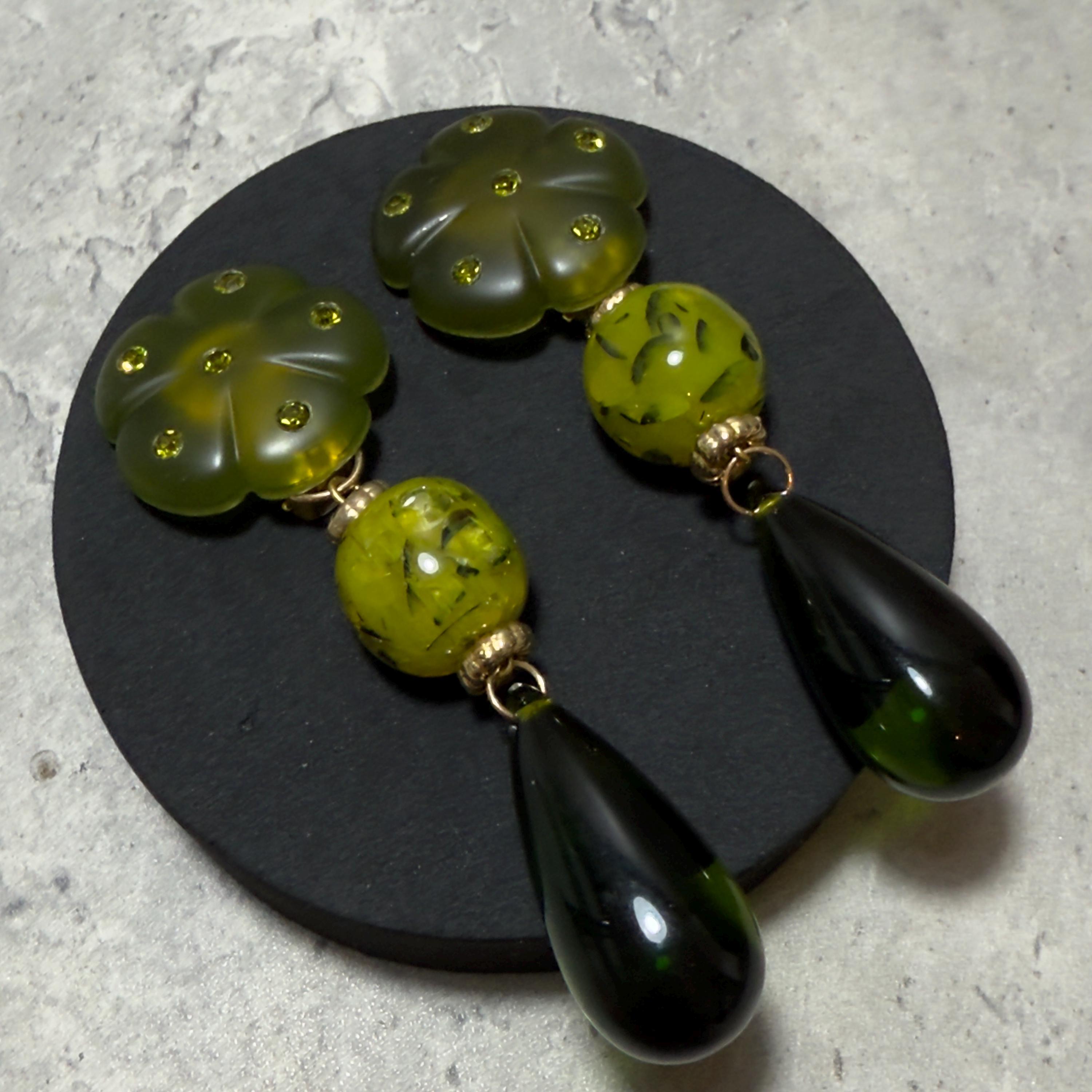 Boucles D'oreilles Clips Vintage En Plastique Multicolore - Occasion (état TBE)