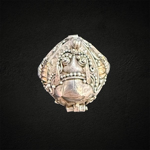 STERLING SILVER Balinese Poison Locket Ring Size R/8.5 Gold Detail Scared Range Goddess Stash Vintage Retro