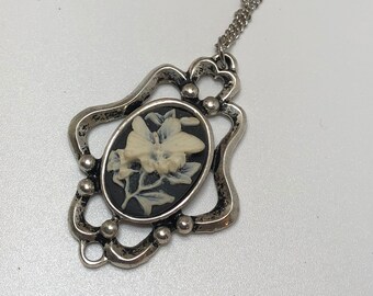 25x18 Cameo Necklace