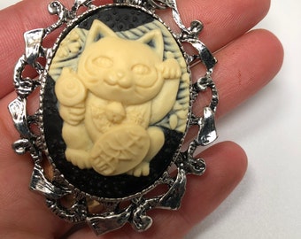 30x40 Cameo Necklace