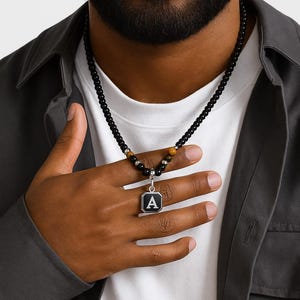 Collar de cuentas personalizado con letra: joyería de acero inoxidable para hombre y mujer, elegante y única.