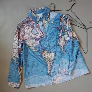 Vintage Blaue Weltkarte Global Print Button Down Shirt 