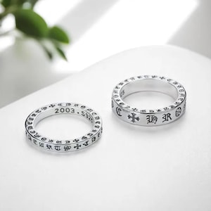 Anillo de plata con letras góticas grabadas / Anillo de estilo vintage para hombre y mujer