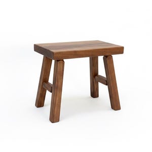 Mini tabouret en noyer massif : repose-pieds ou support pour plante en bois dur