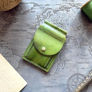 Cartera de cuero verde con clip para billetes y monedero: un regalo minimalista y fino para él. Tarjetero personalizado hecho a mano.