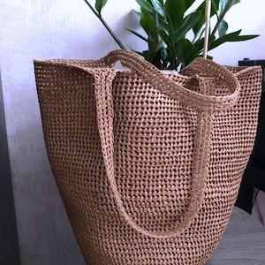 Large Minimalist Beach Tote - Woven Raffia Bag for Stylish Beach Days