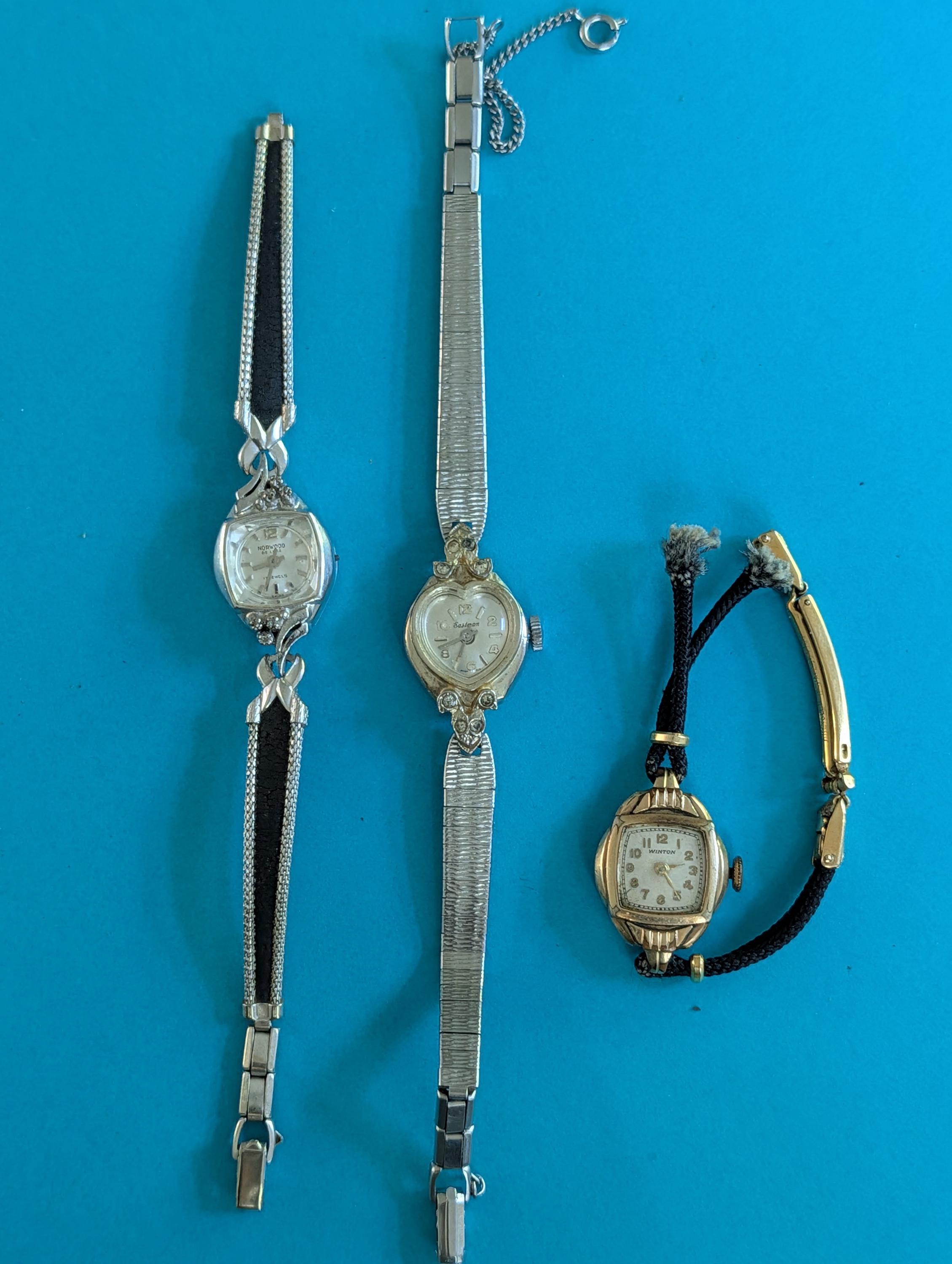 Vintage Winton Gold and Black Women\'s Watch WINTON Watch 15 Jewels Tank Case with Fancy Lugs Swiss Vtg  main image 3