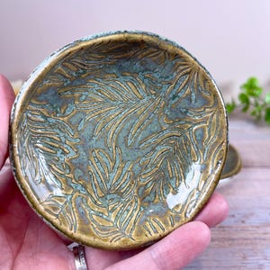 Ceramic plant pattern ring dish, green leaf print pottery , trinket tray , imprinted dish, botanical clay jewelry holder