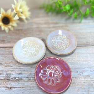 Ceramic Floral ring dish, texture stamped tray, tea light holder, small spoon rest, round organic stoneware catchall, Pink purple 2.5 inch