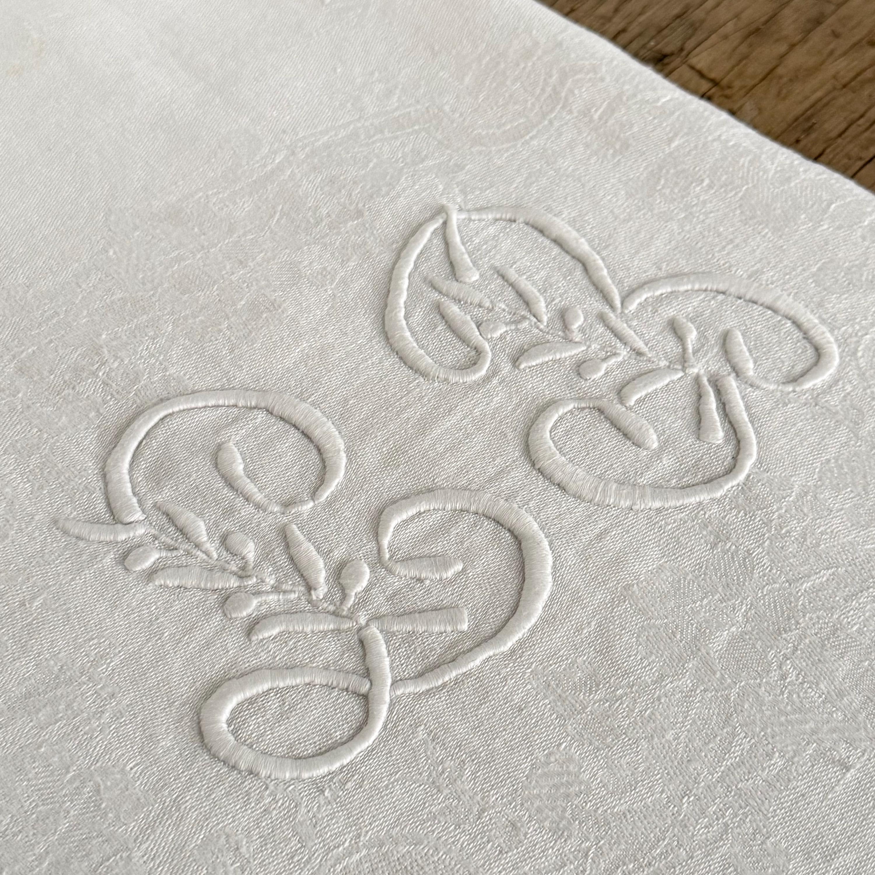 Belle nappe bleu monogrammes ABCD - Le Grenier de Lisette
