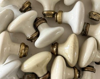 ¡De nuevo en stock! Par de pomos antiguos de porcelana francesa para puerta.