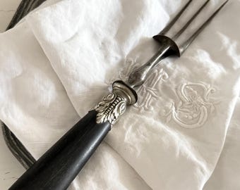 ◆フランスアンティーク｜美しい装飾のミートフォーク、カービングフォーク アンティークの肉用サービングフォーク、装飾ハンドルと折りたたみ
