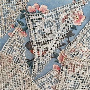 Set 8" French Antique Linen Lace Embellishments