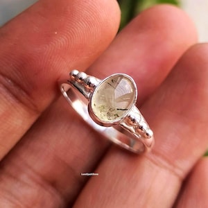 Minimalistisk födelsestensring 925 sterlingsilver • Elegant oval ädelstensring • Stapelring för vardagsbruk • Handgjord löftering present till henne