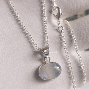 Delikat månstenshängehalsband, Elegant guld-/silverhalsband, Flytande solitärhänge i sterlingsilver, Minimalistiska brudtärnesmycken