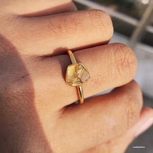 Anillo de citrino en bruto, plata de ley 925 chapada en oro, anillo minimalista de cristal, joyería de piedra natural hecha a mano, regalo para ella.