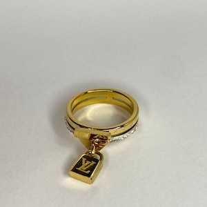 Louis Vuitton Gold Lock Charm Doppelring Monogramm Kristall Design Size 58