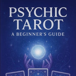Può includere: Copertina di un libro con il titolo "PSYCHIC TAROT" e il sottotitolo "A Beginner's Guide" in testo bianco su sfondo blu scuro. L'immagine presenta tre carte dei tarocchi e un globo luminoso tra due mani.