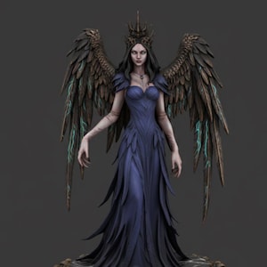Può includere: Statua blu scuro di una figura alata con corona, lunghi capelli scuri e abito fluente. Le ali sono marroni con accenti turchesi. La statua poggia su una base decorativa e ornata con dettagli dorati e marmorei.