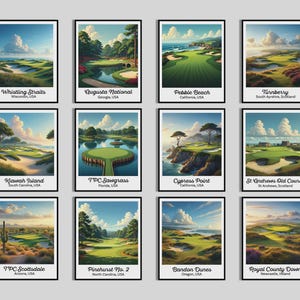Può includere: Una collezione di dodici stampe artistiche incorniciate che mostrano viste panoramiche di famosi campi da golf. Ogni stampa presenta un paesaggio vibrante con fairway verdi lussureggianti, cieli blu e il nome e la posizione del campo.
