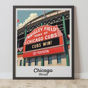 Puede incluir: Impresión artística enmarcada del Wrigley Field, hogar de los Chicago Cubs. El letrero dice "CUBS WIN!" en rojo y negro. La impresión incluye el logotipo de Toyota y el nombre de la ciudad "Chicago, Illinois" en la parte inferior.