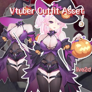 Op de afbeelding: Een digitale illustratie van een Vtuber-outfit-asset met een heksenthema. De outfit heeft een paars en zwart kleurenschema, inclusief een heksenhoed, jurk en accessoires. De afbeelding bevat ook een pompoen en de tekst "Vtuber Outfit Asset" en "live2d".