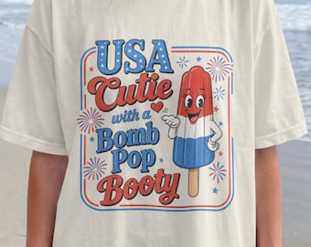 Maglietta "USA Cutie with a Bomb Pop Booty", maglietta divertente per il 4 luglio, t-shirt grafica patriottica, maglietta retrò americana, outfit estivo per barbecue.