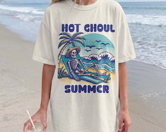 Maglietta estiva Hot Ghoul, maglietta da spiaggia con scheletro di Halloween, colori estivi retrò spettrali e confortevoli, maglietta estiva divertente di Halloween, atmosfera da spiaggia con fantasmi