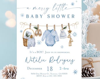 Może przedstawiać: Zaproszenie na baby shower z motywem zimowym. Zaproszenie zawiera tekst "a merry little BABY SHOWER" i "It's a BOY!" w kolorze jasnoniebieskim. Projekt zawiera ilustracje ubranek dziecięcych, kosza i płatków śniegu.