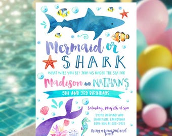 UITNODIGING ZEEMEERMIN en HAAI Zeemeermin of haai verjaardagsuitnodiging afdrukbare verjaardagsuitnodiging voor twee broers en zussen Under the Sea Pool Party meisje