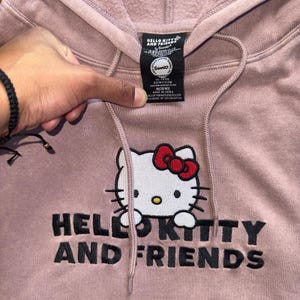 Sanrio Hello Kitty and Friends Mauve Bestickter Kapuzenpullover Medium Bild 4
