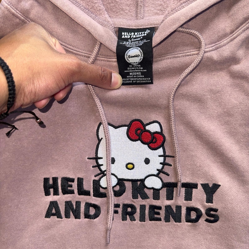 Sanrio Hello Kitty and Friends Mauve Bestickter Kapuzenpullover Medium Bild 4
