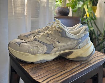 Nike Air Max 270 React para hombre, talla 13, color crema claro y gris, zapatillas deportivas DJ7971-100