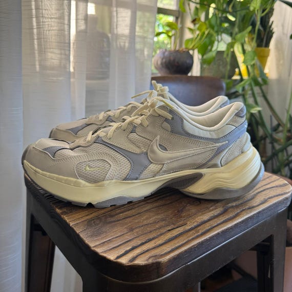 Nike Air Max 270 React Mens Size 13 Light Cream Grey  display picture 2