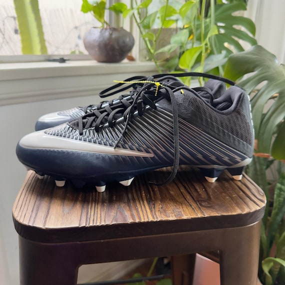 mens size 14 football cleats