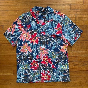 Perry Ellis Floral Print Button Up Short Sleeve Casual Vacation Shirt, Size M