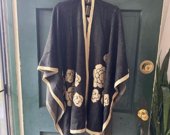 Nueva capa tipo poncho de punto tipo ruana con estampado floral y abertura frontal