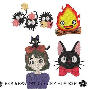 Op de afbeelding: Geborduurde patches met anime-personages. Bevat een meisje met een zwarte kat, een zwarte kat met een rode strik, een vuur en drie roetelfen met sterren en bladeren. De patches zijn in verschillende kleuren.
