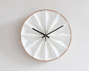 Reloj de pared de madera origami blanco