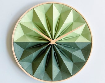 NIEUW: houten origami wandklok in 2 kleuren groen