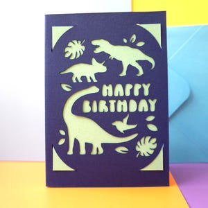 Carte de joyeux anniversaire de dinosaure - Carte de dinosaure découpée au laser faite main pour enfants, garçons ou filles - Papeterie d'anniversaire préhistorique amusante