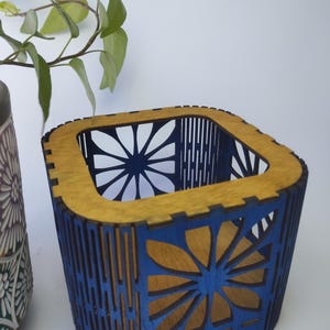 Flower candle holder