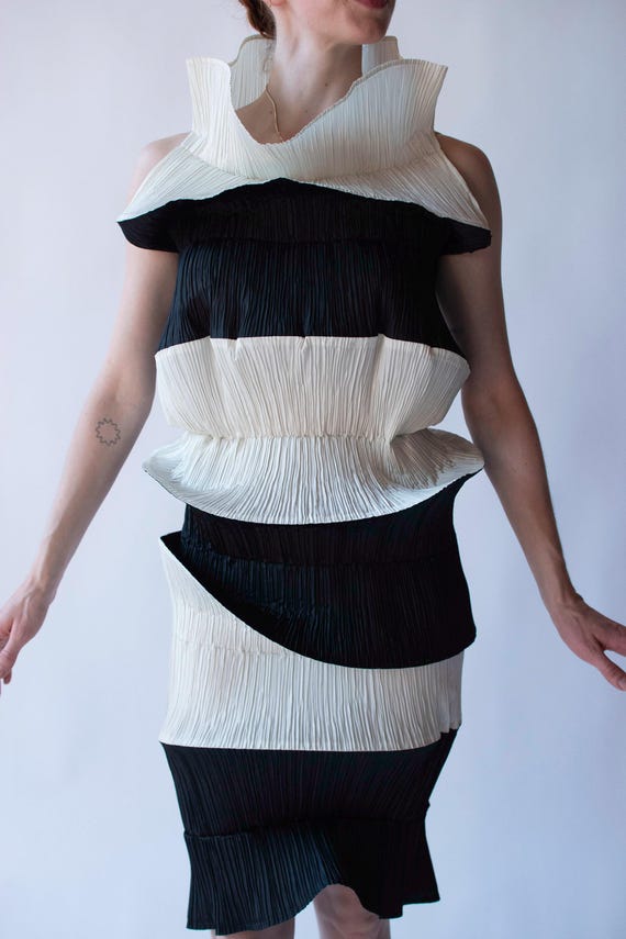 designer dresses miyake 132 5. SOLID