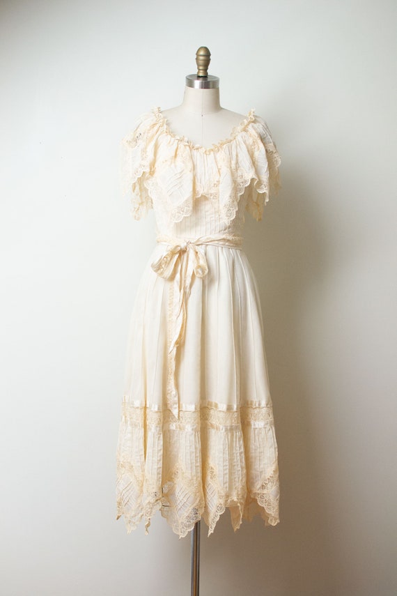 1980s Cream Lace Handkerchief Trim Dress