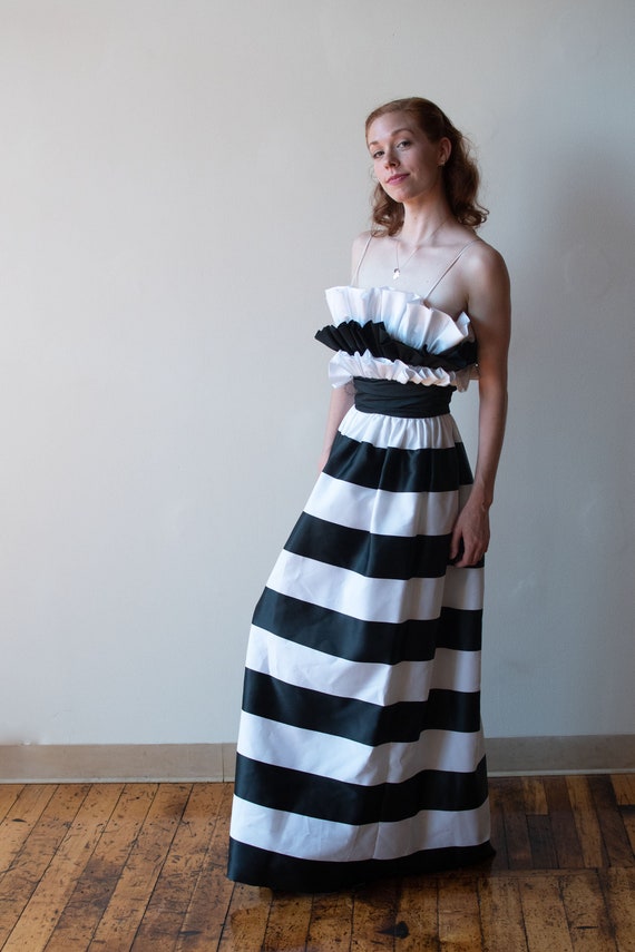 1980s Black & White Striped Dress - image 3