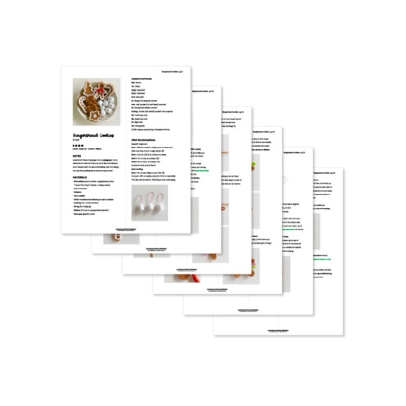 K&ouml;nnte beinhalten: Ein Set mit H&auml;kelanleitungen zum Herstellen von Lebkuchen, Ornamenten und anderen weihnachtlichen Dekorationen. Die Anleitungen beinhalten Anweisungen zum Herstellen eines Lebkuchenhauses, eines Lebkuchenmanns, eines Lebkuchensterns und eines Lebkuchenbaums. Die Anleitungen sind in englischer Sprache verfasst und beinhalten detaillierte Anweisungen und Diagramme.