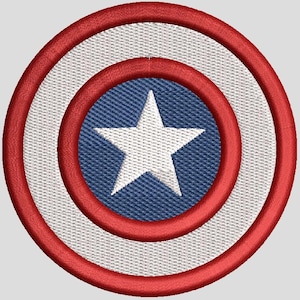 Könnte beinhalten: Gestickter Aufnäher mit einem Schilddesign. Das Schild hat einen weißen Stern auf blauem Denim-ähnlichem Hintergrund, umgeben von einem roten Ring. Der äußere Ring ist rot, der mittlere Ring ist weiß.