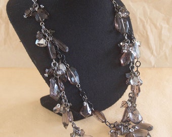 Jaren 80 originele Parijs haute couture mode mode vergulde ketting bedels breloques vet grijs grijze tinten gelaagde collier ketting choker