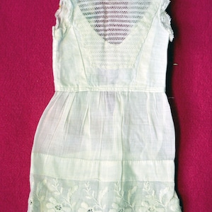 Auth. Antique 19thCentury 1880s/1890s JUMEAU Bru Cotton CHEMISE Dress Blouse Doll Parisienne Bébé PRESENTATION Child Fashion French German